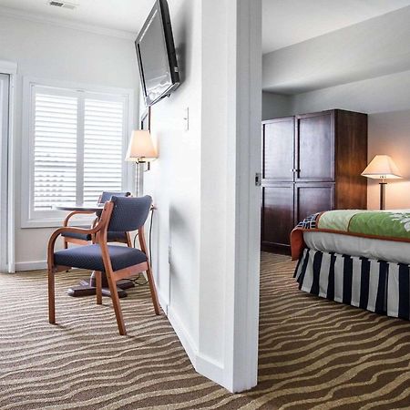Island Inn & Suites, Ascend Hotel Collection Piney Point Εξωτερικό φωτογραφία