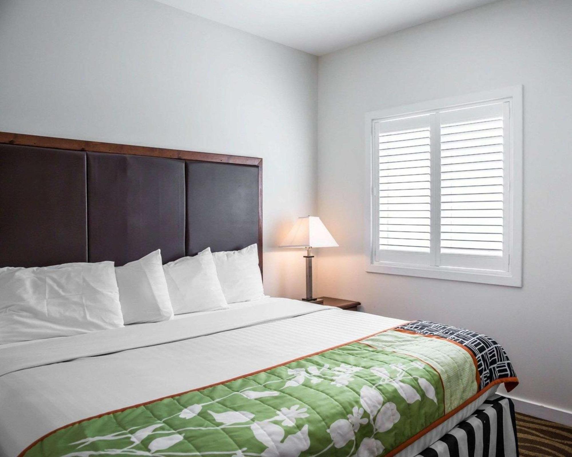 Island Inn & Suites, Ascend Hotel Collection Piney Point Εξωτερικό φωτογραφία