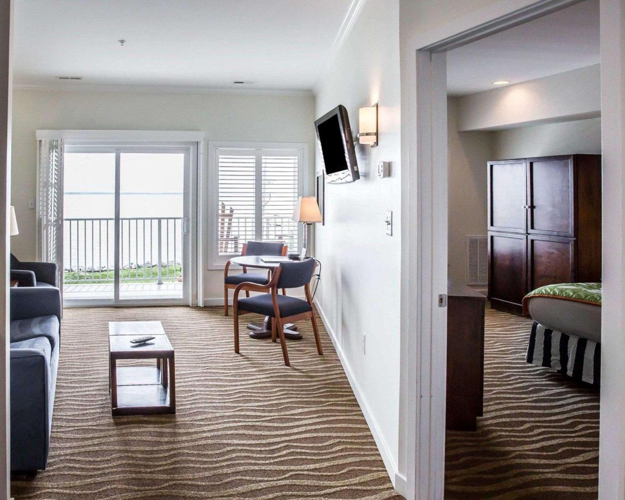 Island Inn & Suites, Ascend Hotel Collection Piney Point Εξωτερικό φωτογραφία