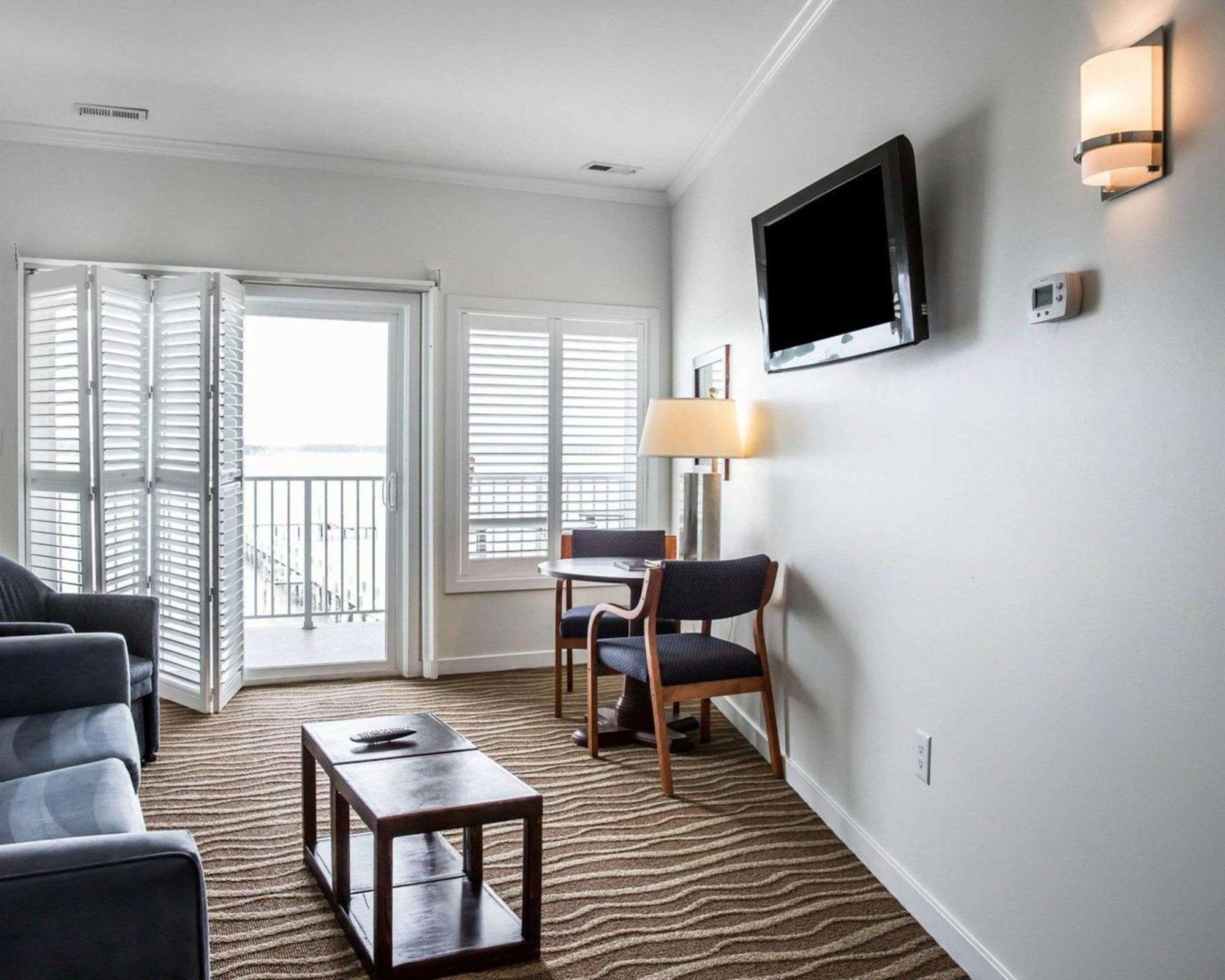 Island Inn & Suites, Ascend Hotel Collection Piney Point Εξωτερικό φωτογραφία