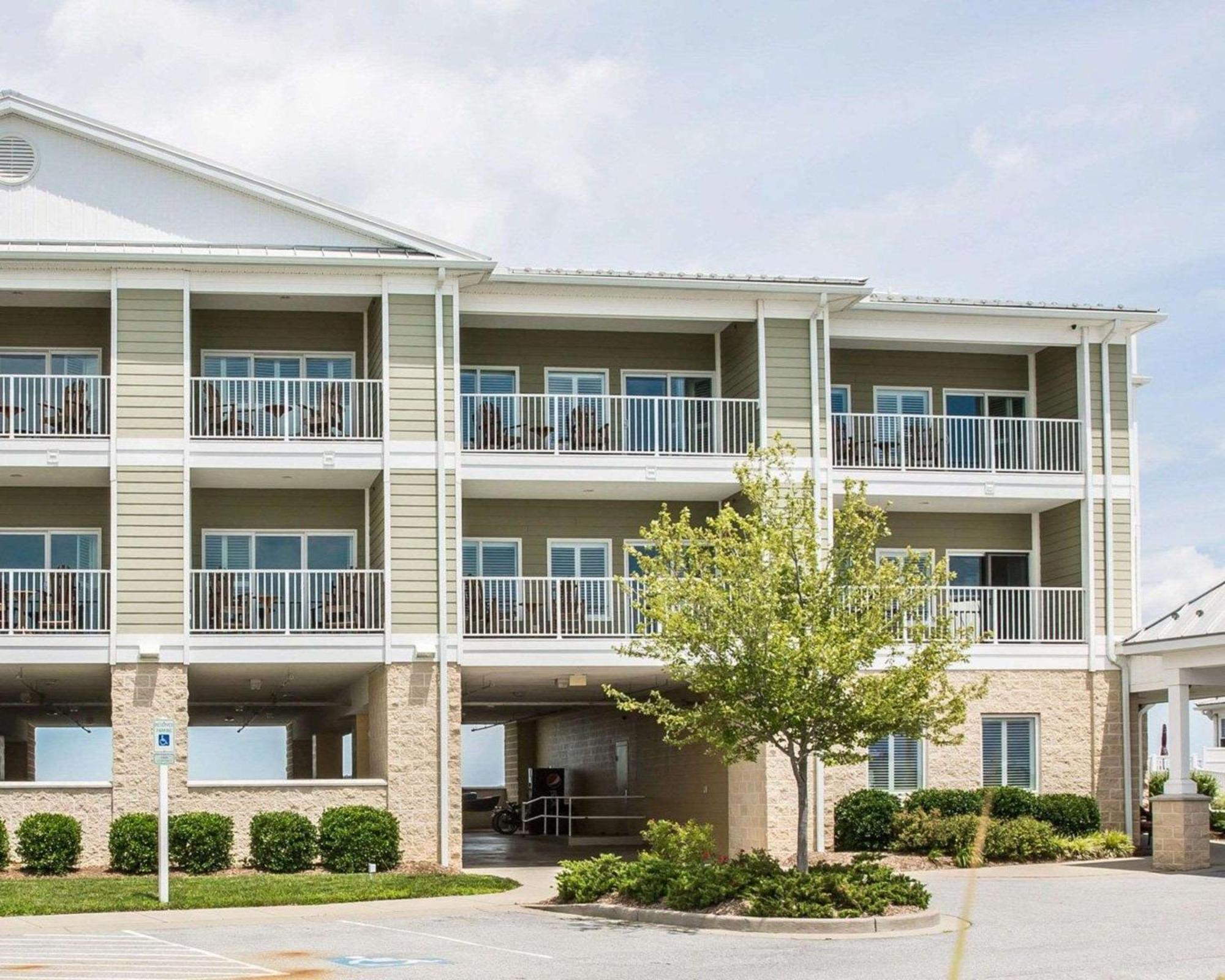 Island Inn & Suites, Ascend Hotel Collection Piney Point Εξωτερικό φωτογραφία